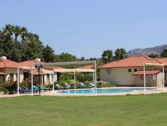 Dalyan Villa Candurmaz. Villen Mit Großen Pools Am Fluss Dalyan.