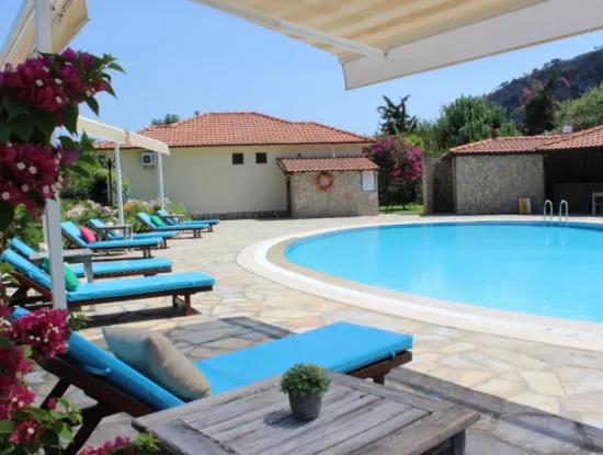 Dalyan Villa Candurmaz. Villen Mit Großen Pools Am Fluss Dalyan.