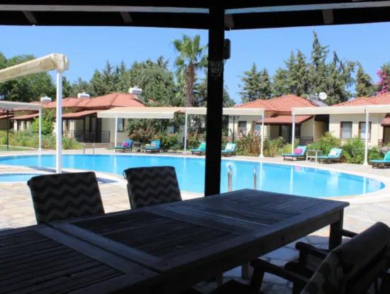 Dalyan Villa Candurmaz. Villen Mit Großen Pools Am Fluss Dalyan.