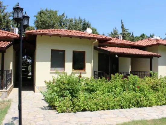 Dalyan Villa Candurmaz. Villen Mit Großen Pools Am Fluss Dalyan.