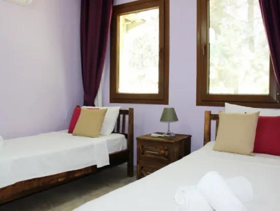 Dalyan Villa Candurmaz. Villen Mit Großen Pools Am Fluss Dalyan.
