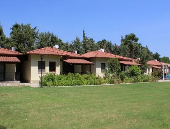 Dalyan Villa Candurmaz. Dalyan Nehri Kenarında Büyük Havuzlu Villalar.