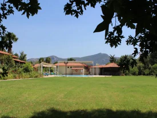 Dalyan Villa Candurmaz. Dalyan Nehri Kenarında Büyük Havuzlu Villalar.