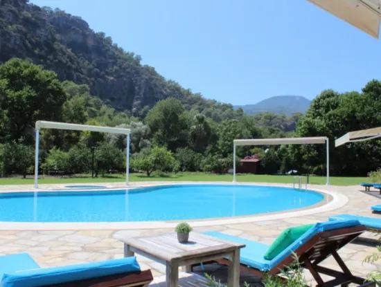 Dalyan Villa Candurmaz. Dalyan Nehri Kenarında Büyük Havuzlu Villalar.