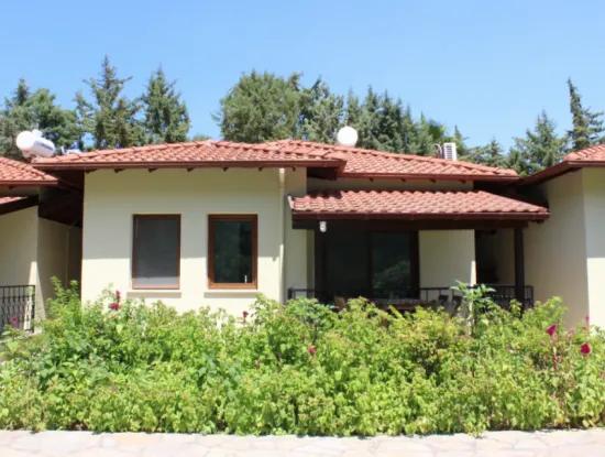 Dalyan Villa Candurmaz. Dalyan Nehri Kenarında Büyük Havuzlu Villalar.