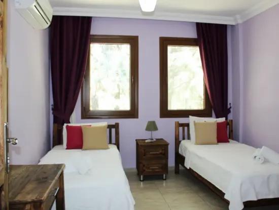 Dalyan Villa Candurmaz. Dalyan Nehri Kenarında Büyük Havuzlu Villalar.