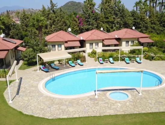 Dalyan Villa Candurmaz. Dalyan Nehri Kenarında Büyük Havuzlu Villalar.