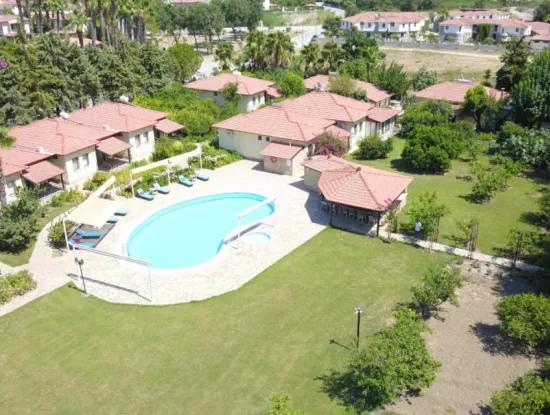 Dalyan Villa Candurmaz. Dalyan Nehri Kenarında Büyük Havuzlu Villalar.